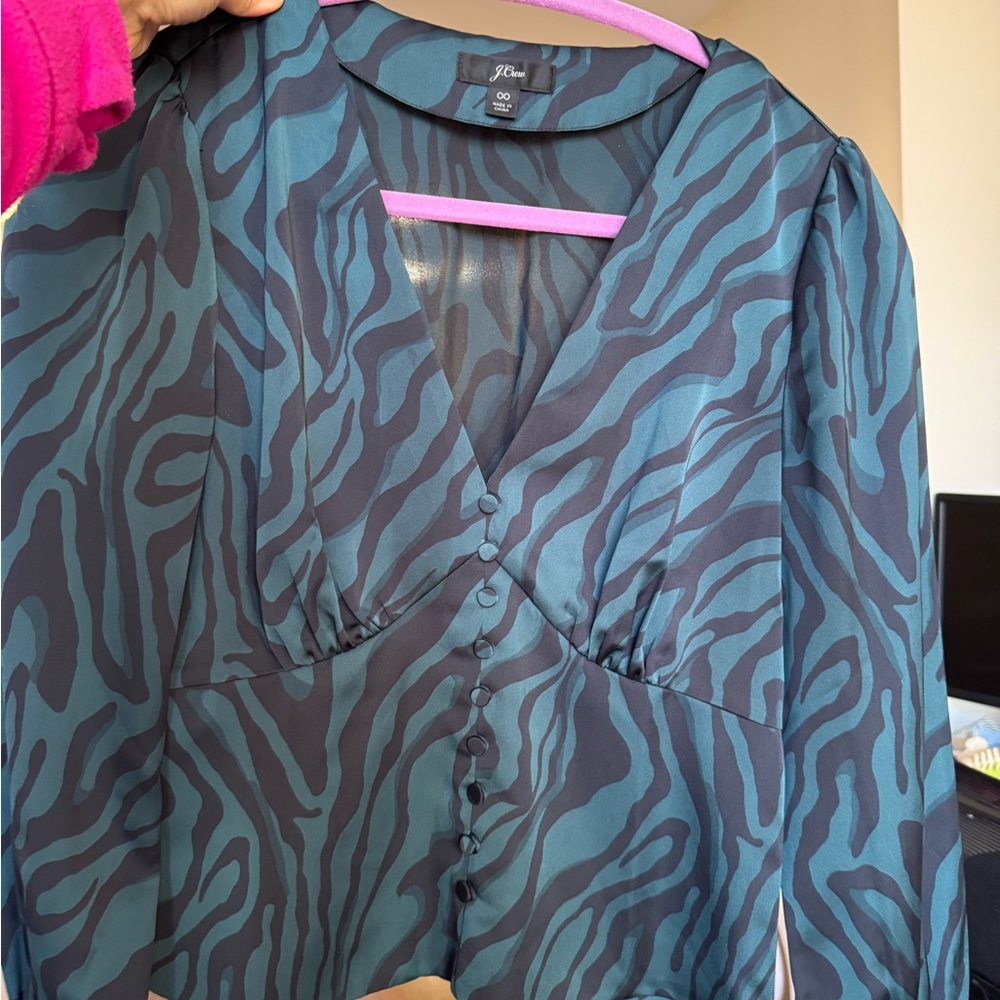 J crew top perfect for a date / going out night